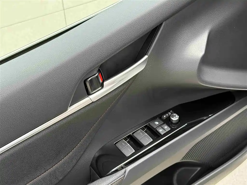Toyota Camry 2023 2.5G Luxury Edition фото 18