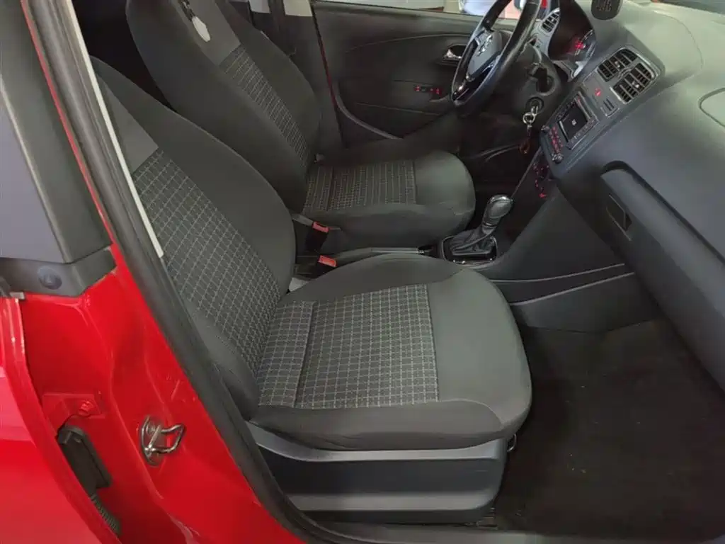 Volkswagen Polo 2016 1.6L Automatic Comfort фото 25