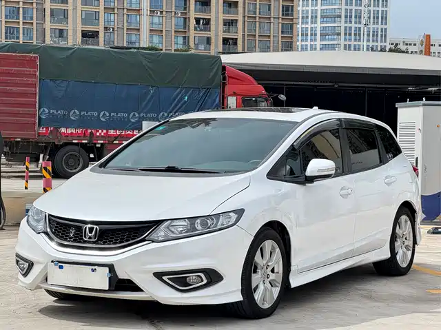 Honda Jade 2016 1.8L Automatic Comfort Elite Version 5-seater