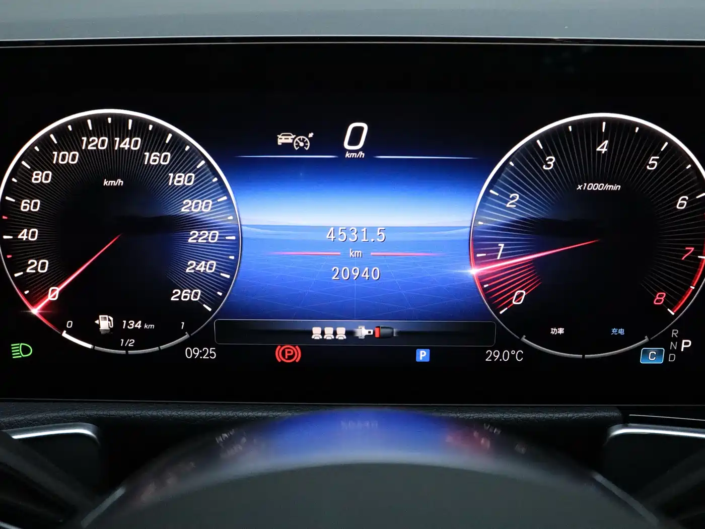 MERCEDES-BENZ GLB