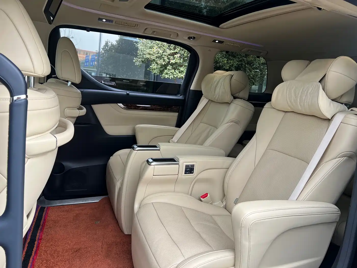 Toyota Alphard 2021 Hybrid 2.5L Luxury фото 4