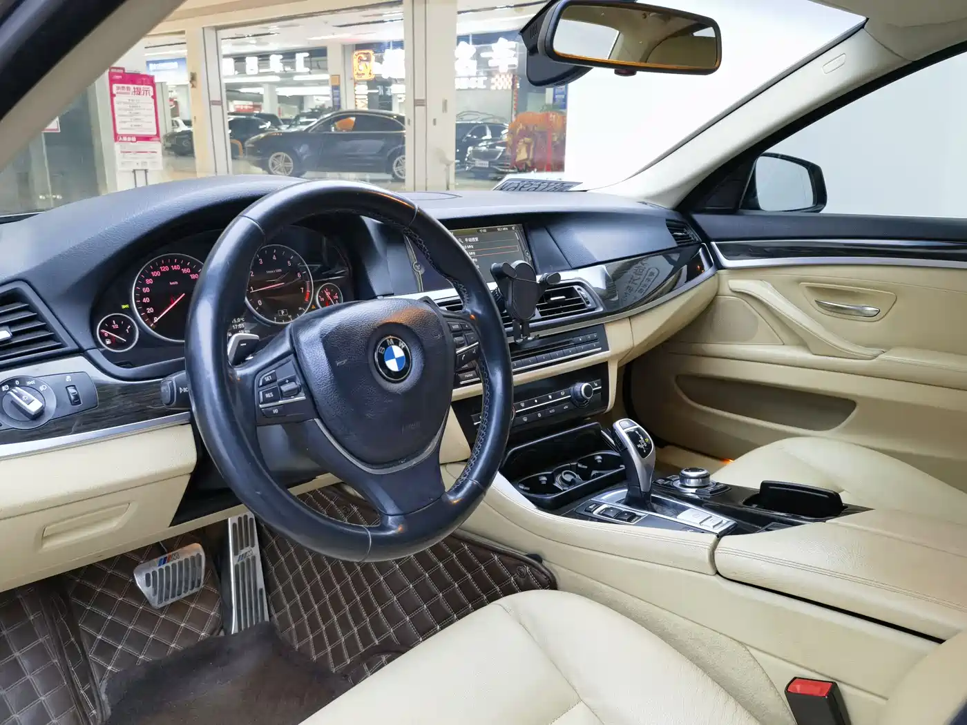BMW 5 Series 2011 535Li Luxury фото 5