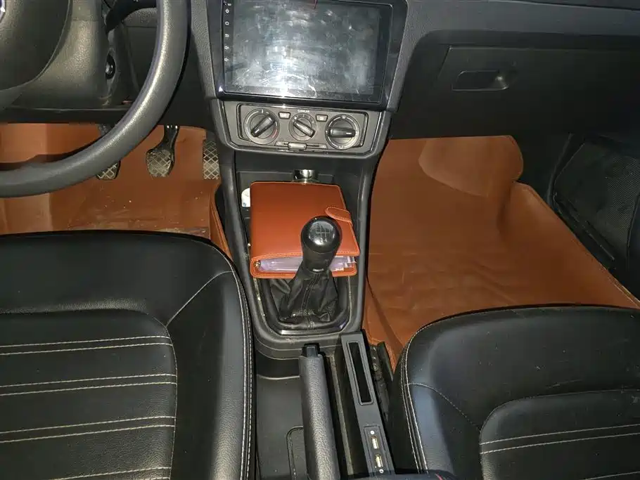 Volkswagen Santana 2016 1.4L Manual Trend Edition фото 16