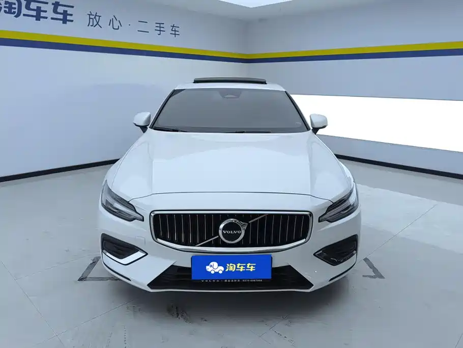 Volvo S60 2024 2025 B4 Smart Elite Luxury Edition