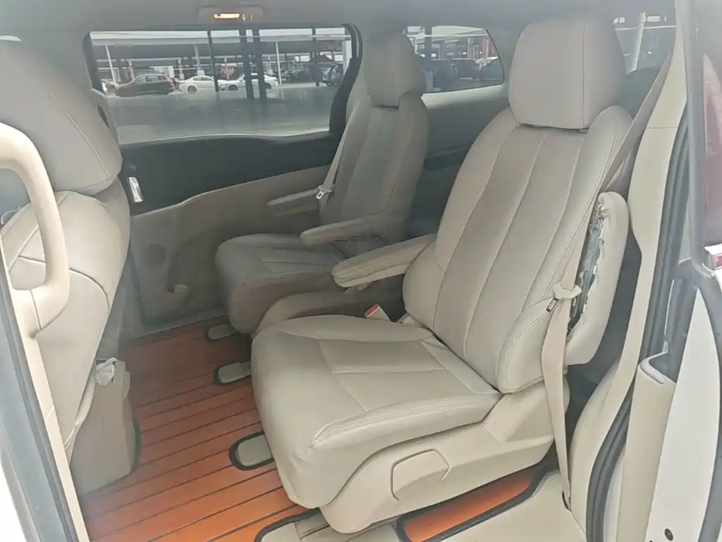Photo 17 - Buick GL8