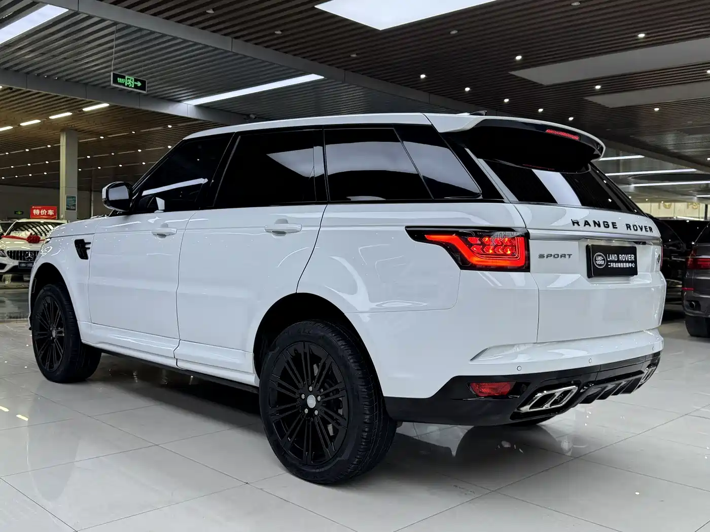 Land Rover Range Rover Sport 2017 3.0 SC V6 SE фото 4