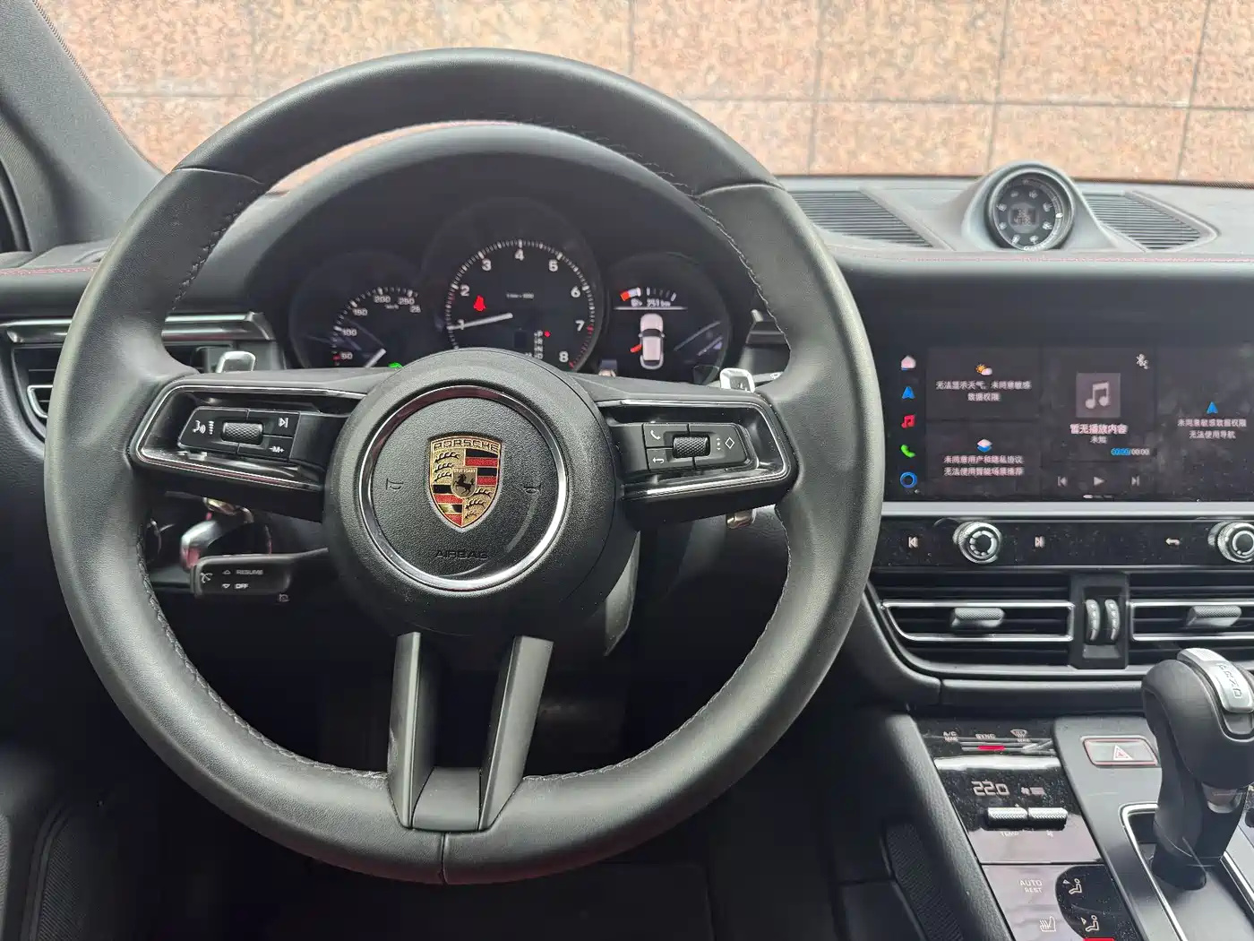 PORSCHE MACAN