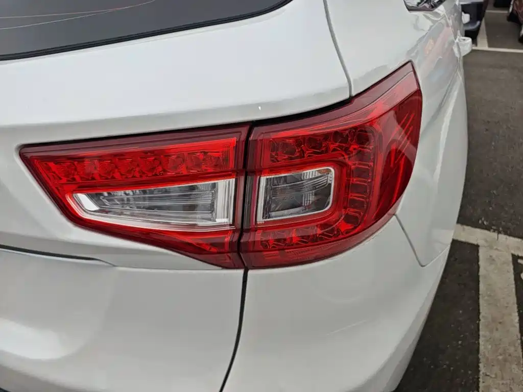 Photo 8 - Changan CS75