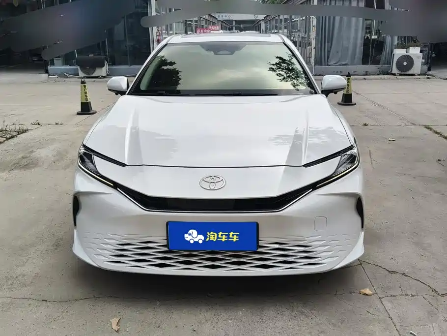 Toyota Camry 2025 2024 Hybrid 2.0HGVP Luxury Edition