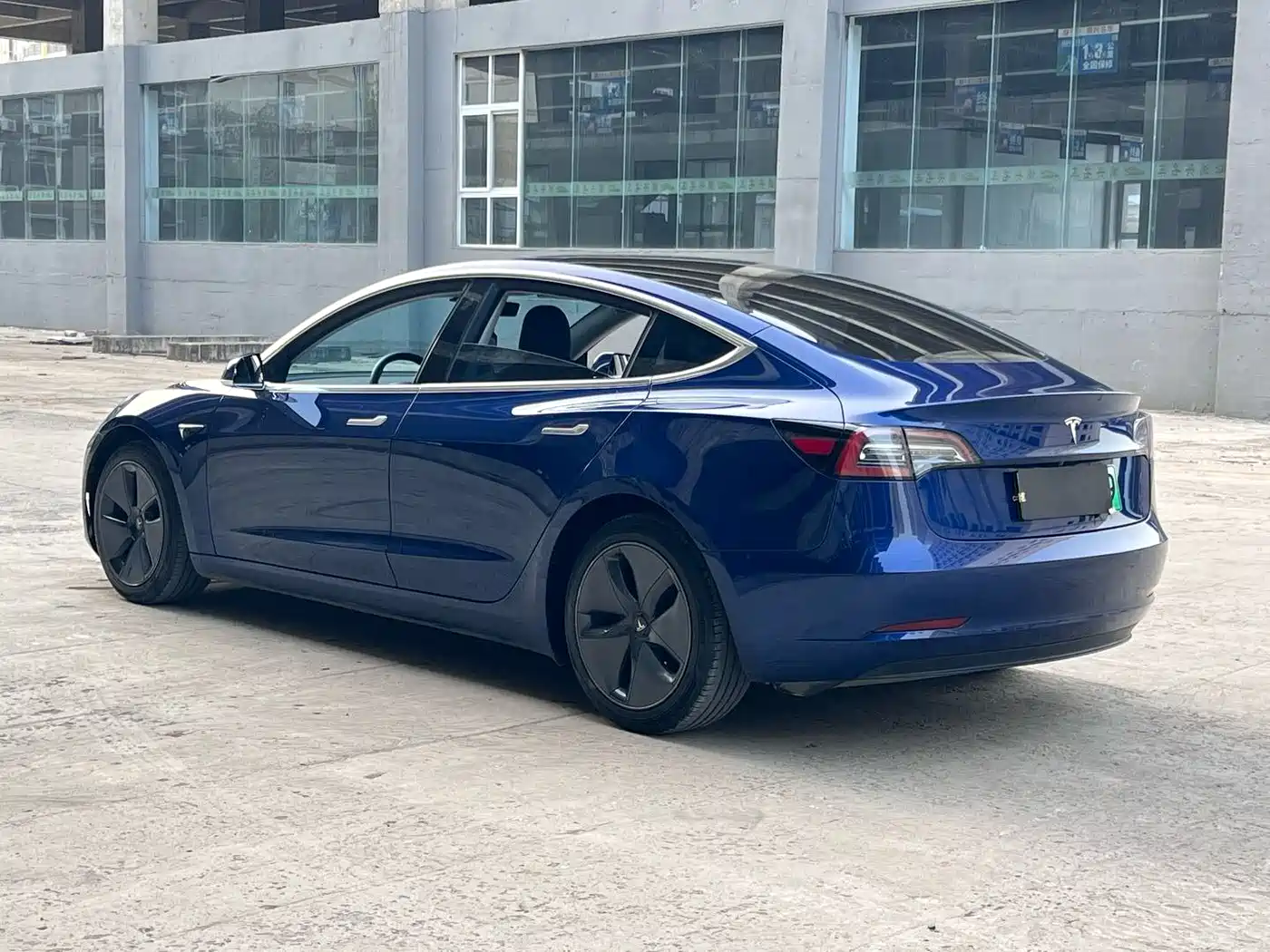 TESLA MODEL 3