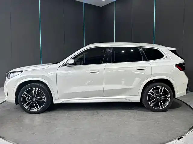 BMW X1 2023 sDrive25Li M Sport Package — фото 5