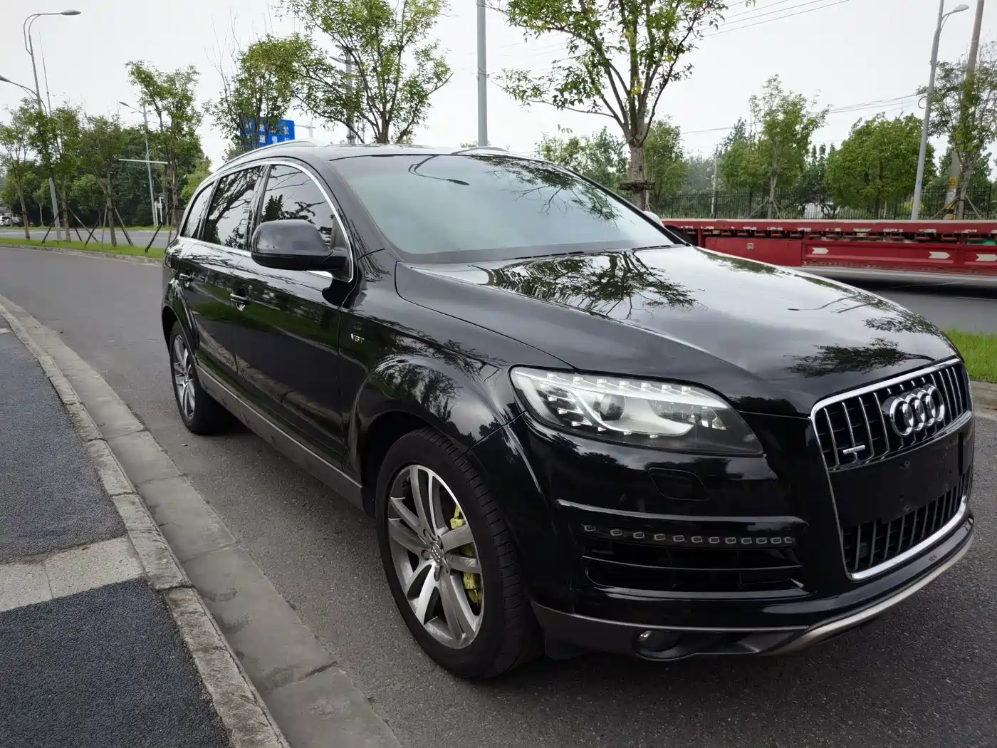 Photo 3 - Audi Q7