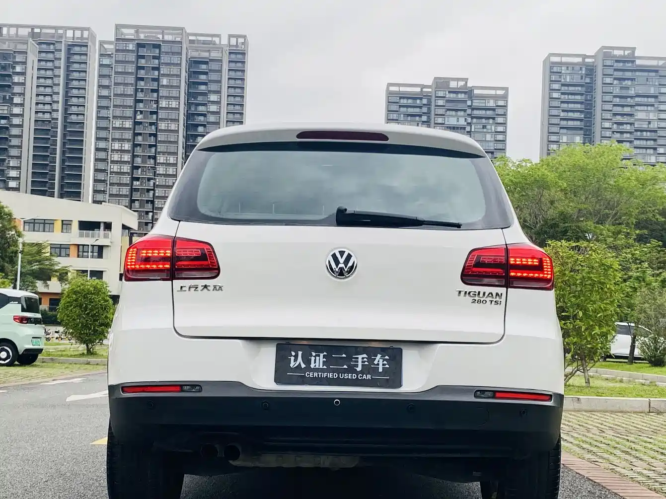 VOLKSWAGEN TIGUAN