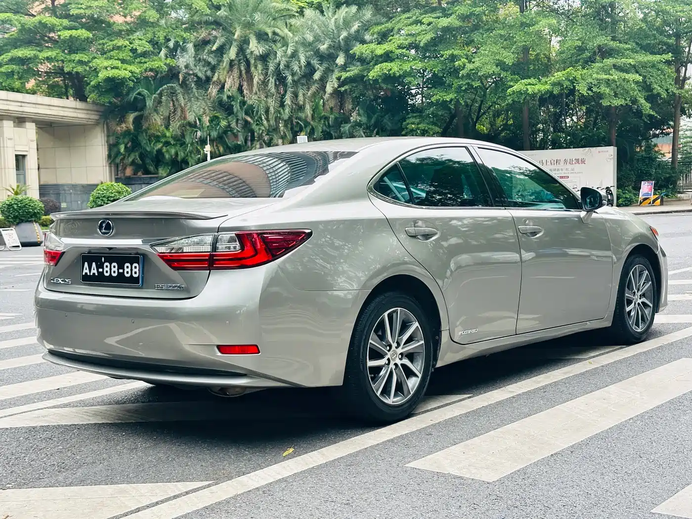 Lexus ES 2015 300h Comfort Edition фото 6