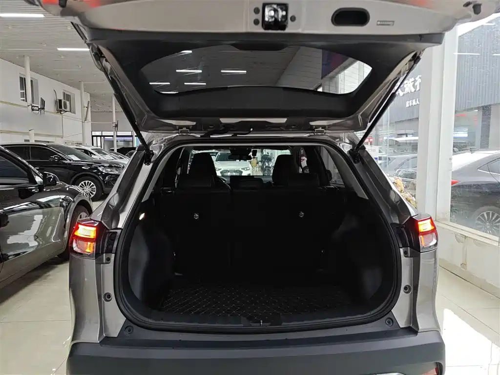 Toyota Frontlander 2023 2.0L CVT Luxury Edition фото 20