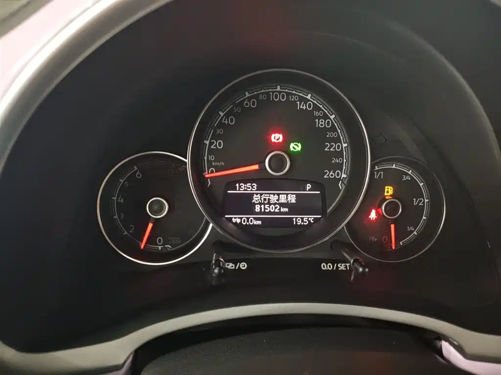 Volkswagen Beetle 2017 180TSI Enjoy фото 12