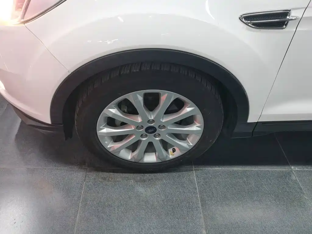Фото 23 - Ford Kuga