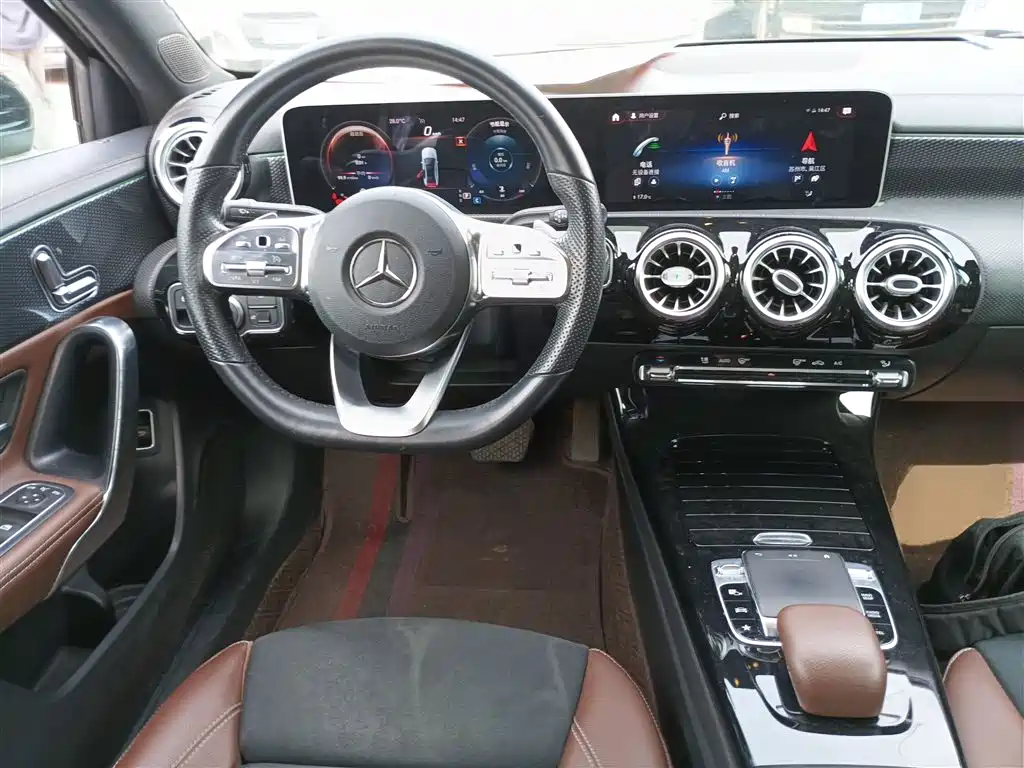 Mercedes-Benz A-Class 2019 Facelift A 200 L Sports Sedan фото 11