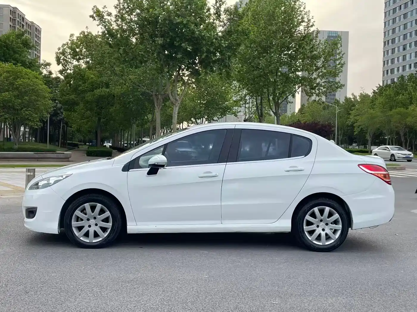 Peugeot 308 2013 Model 1.6L Automatic Superior Style фото 7