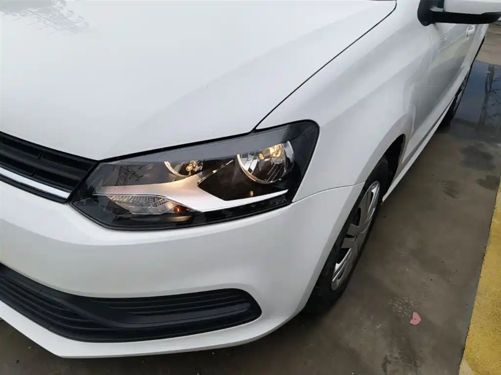 Volkswagen Polo 2016 1.4L Automatic Trend фото 24
