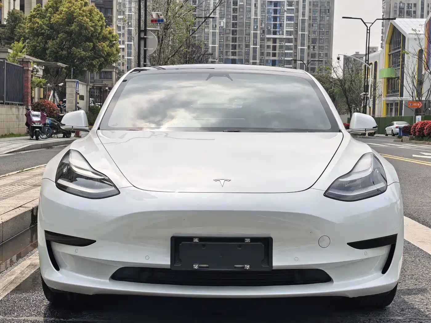 TESLA MODEL 3