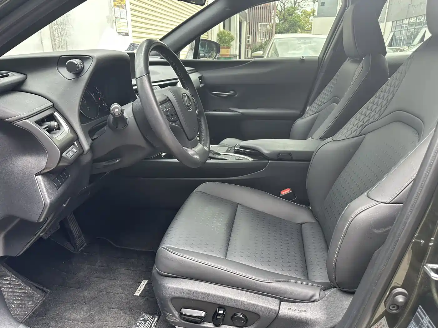 Lexus UX 2022 260h Fun Edition фото 4