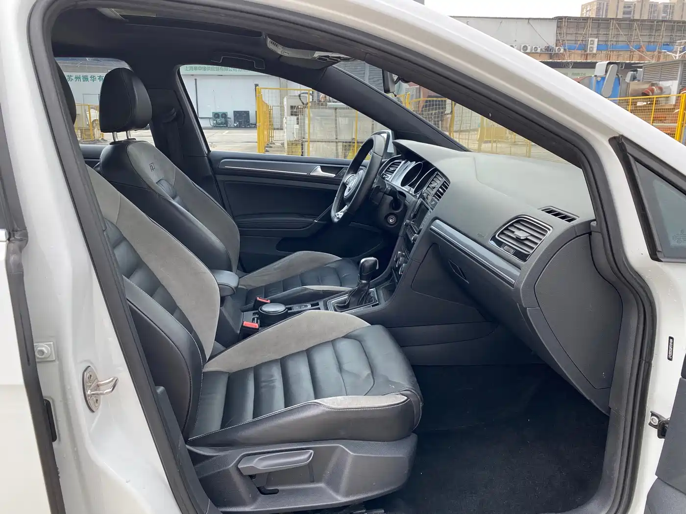 Volkswagen Golf 2016 1.4TSI Automatic R-Line фото 13