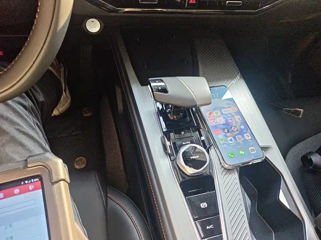 Фото 10 - Changan Oshan Z6