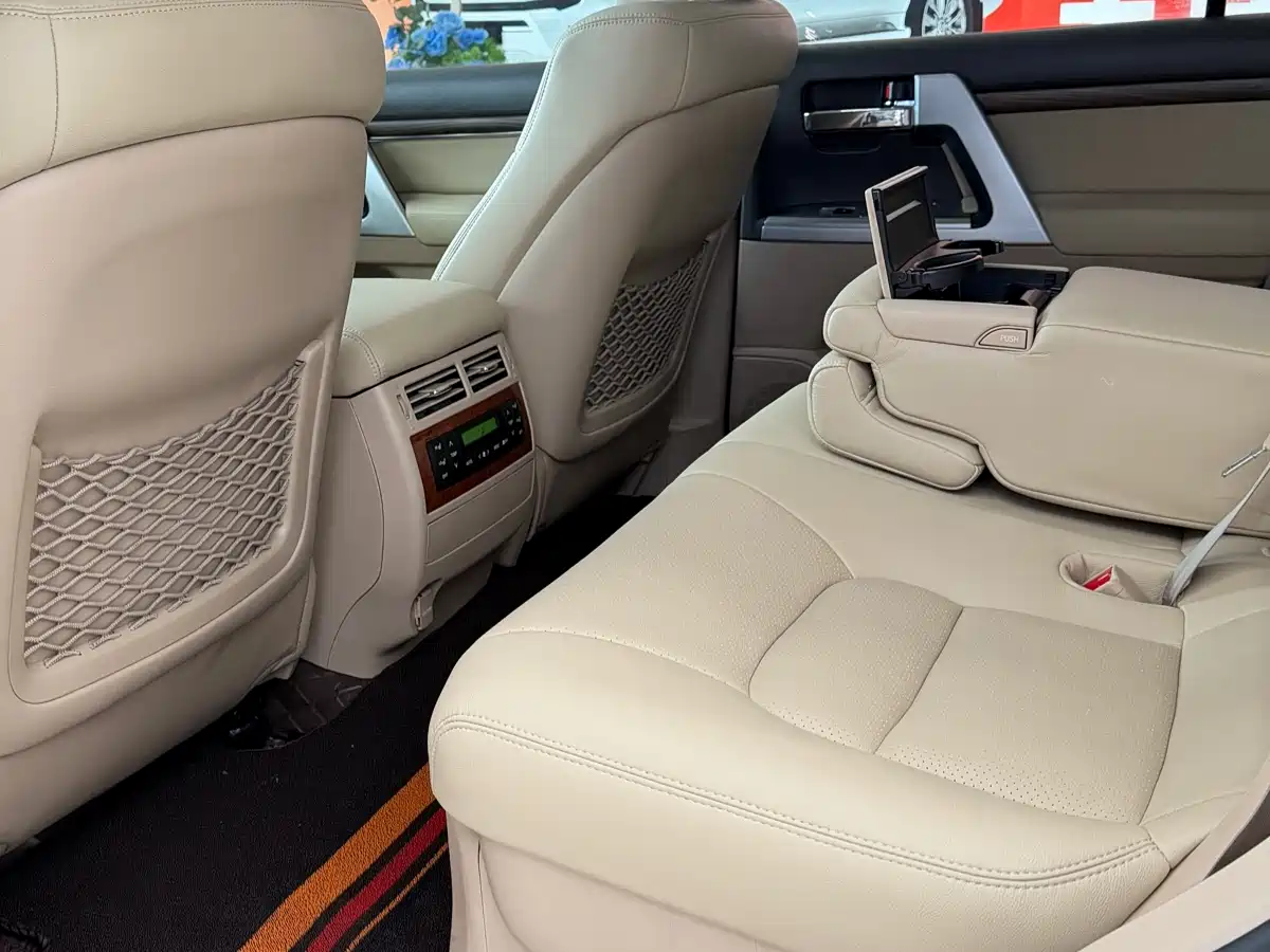 Toyota Land Cruiser 2012 4.0L Automatic VX фото 12