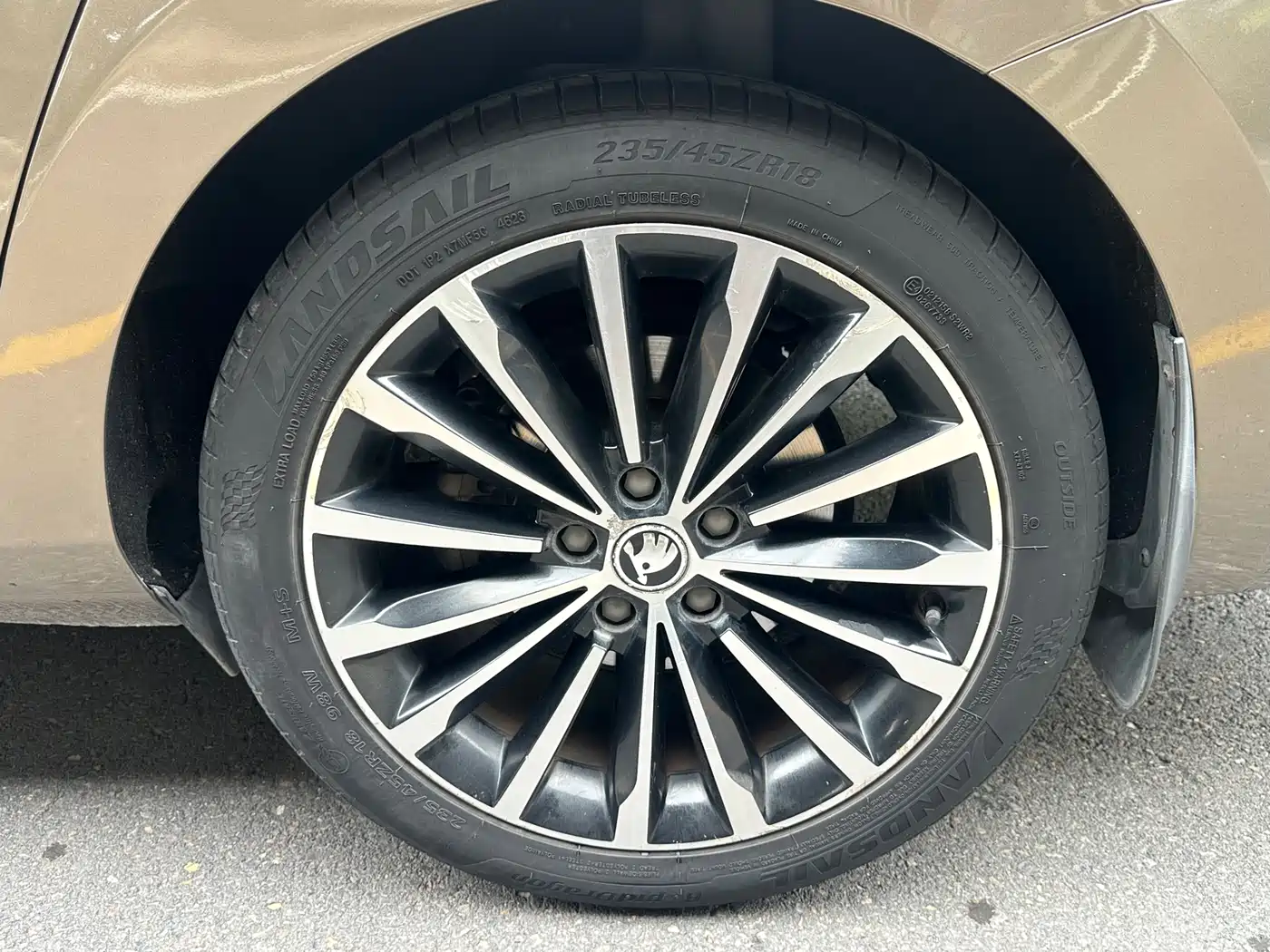 Škoda Superb 2016 TSI330 DSG Pioneer Edition фото 15