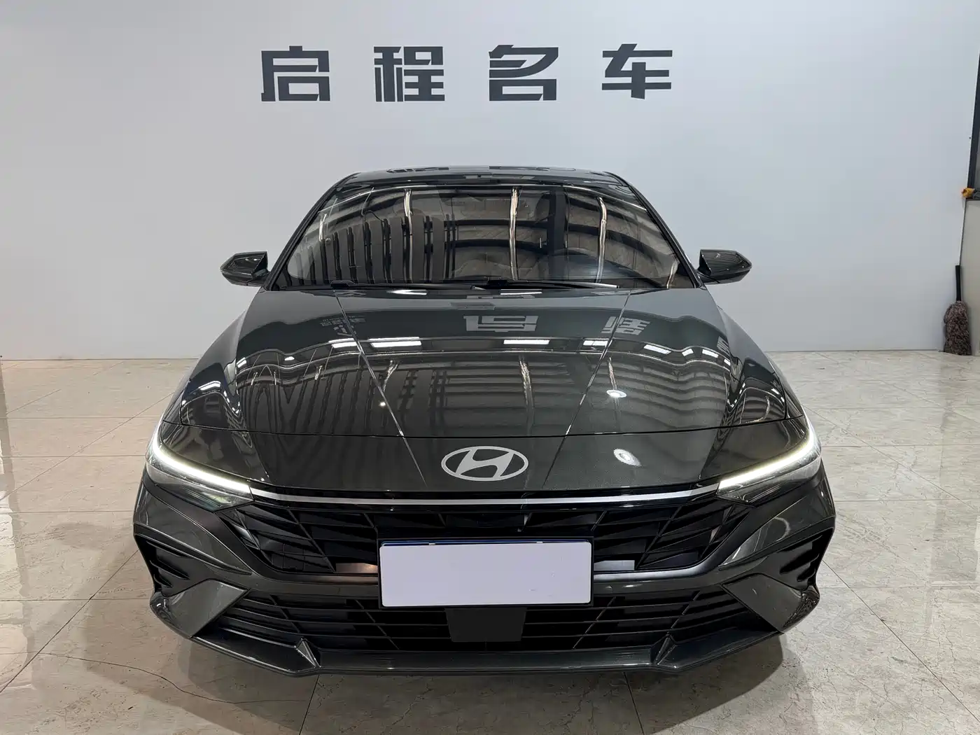 Hyundai Elantra 2023 Model 1.5L CVT LUX Premium Edition фото 2