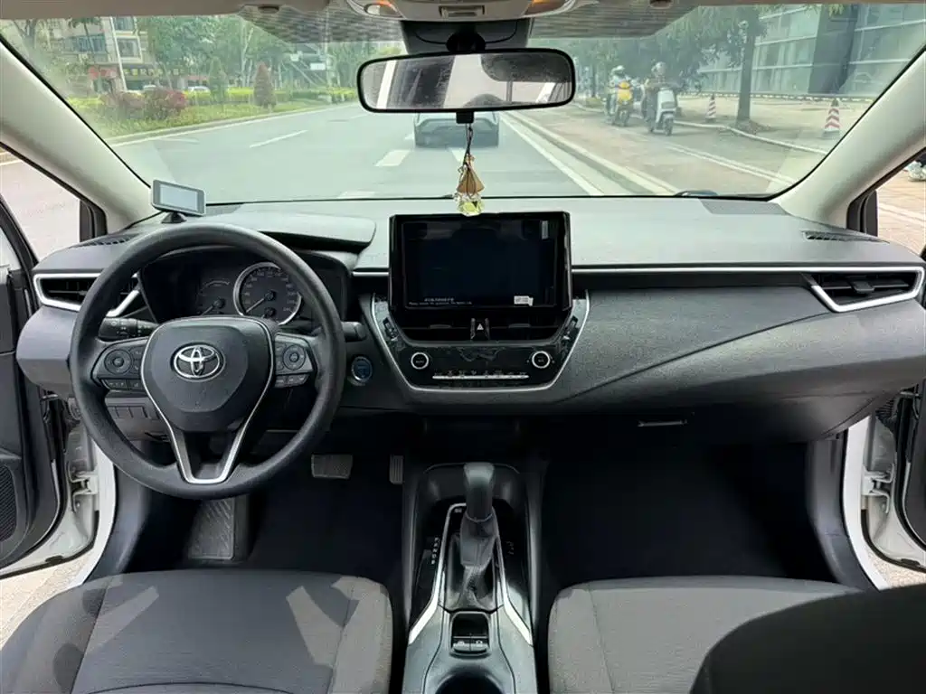 Toyota Corolla 2021 Hybrid 1.8L E-CVT Pioneer Edition фото 15