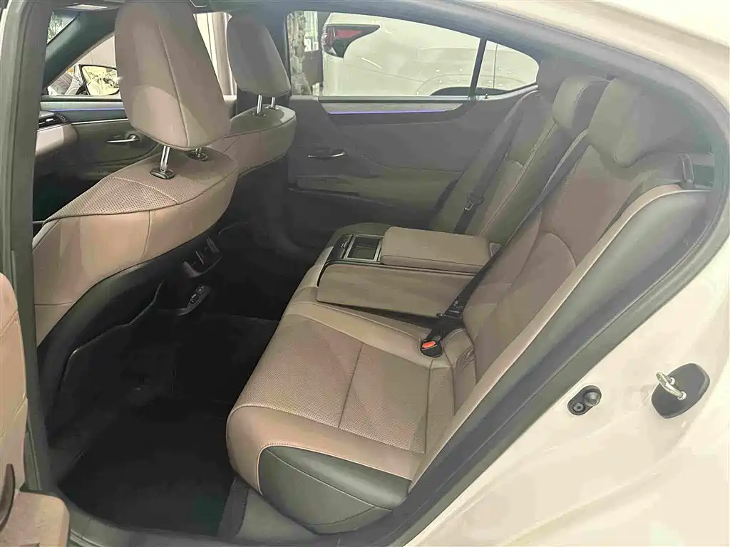 Lexus ES 2026 2025 200 Ultimate Edition