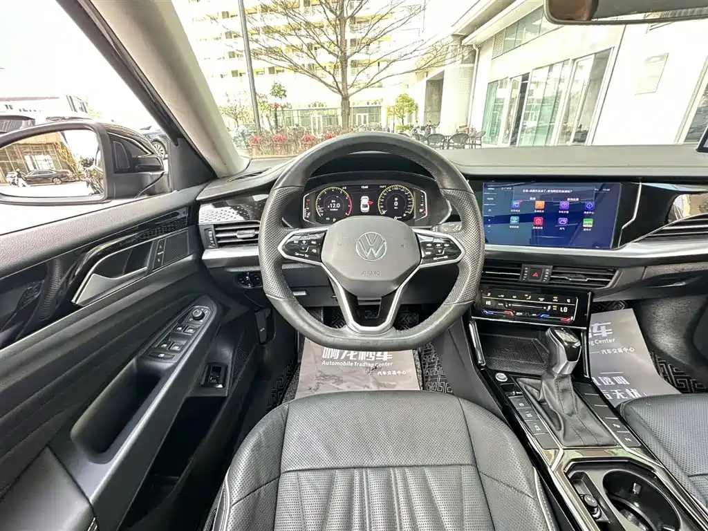 Volkswagen Passat 2022 330TSI Starlight Luxury Edition фото 20