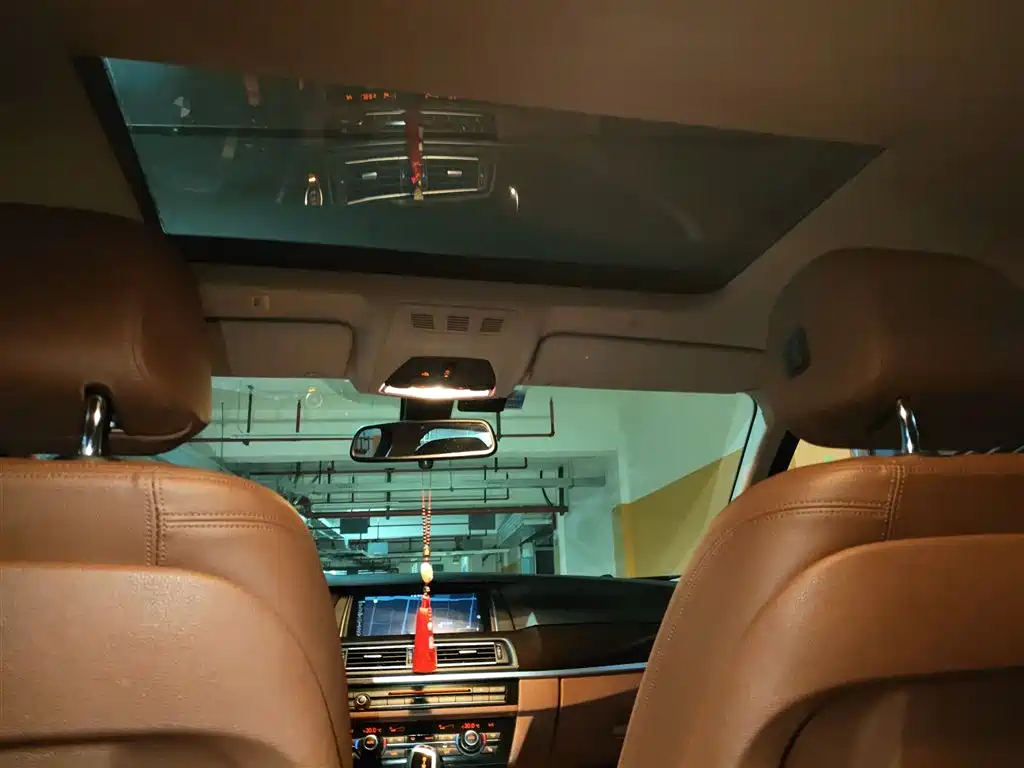 BMW 5 Series 2014 528Li Leading Edition фото 9