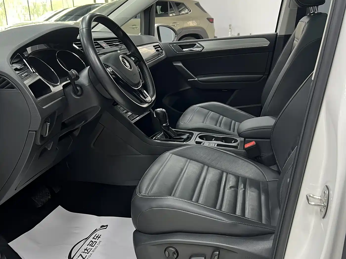 Volkswagen Touran 2021 Touran L 280TSI DSG Cross Luxury 7-Seater фото 25