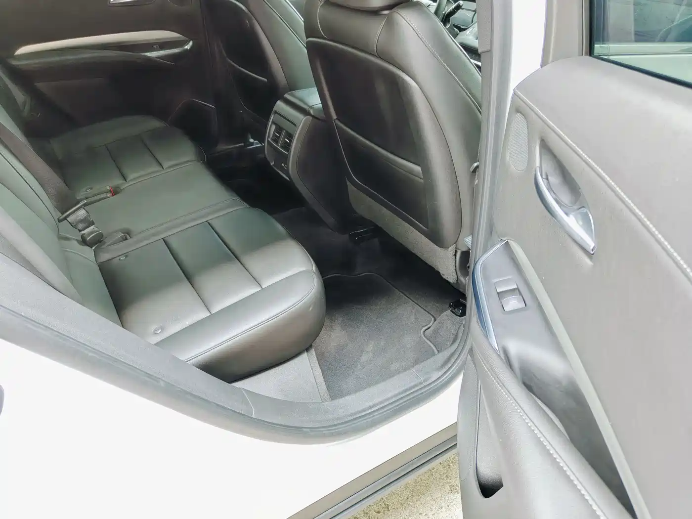 Cadillac XT4 2021 28T FWD Premium Edition фото 15