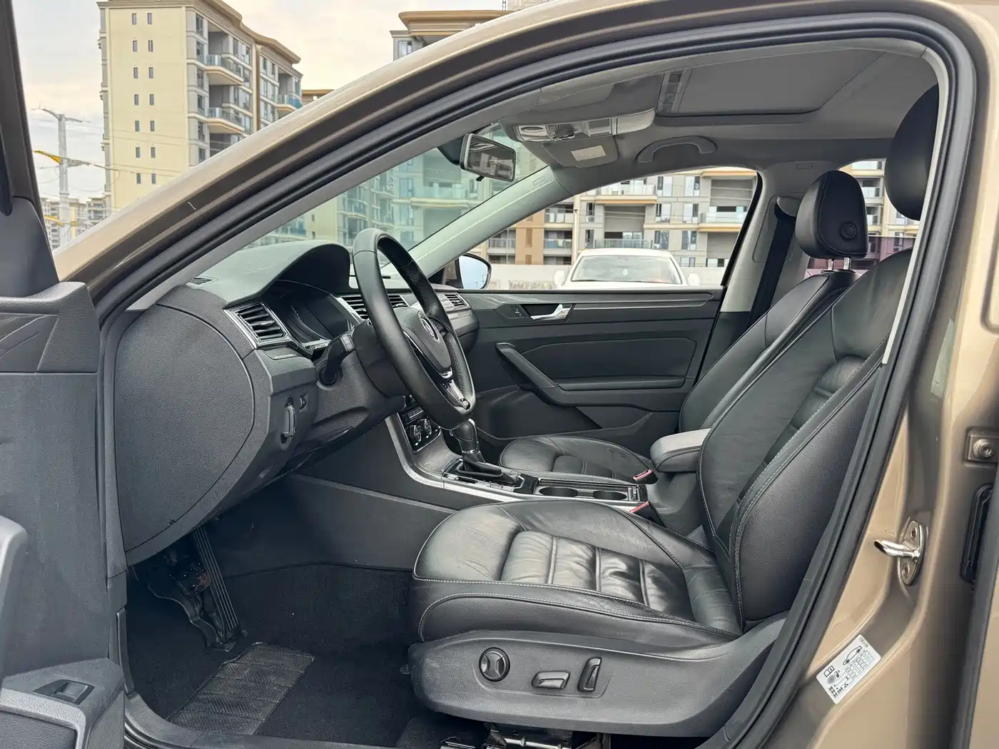 Photo 8 - Volkswagen Passat