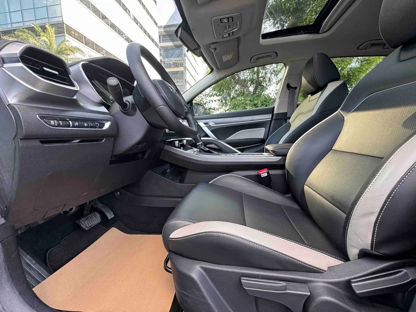 Фото 4 - Geely Coolray