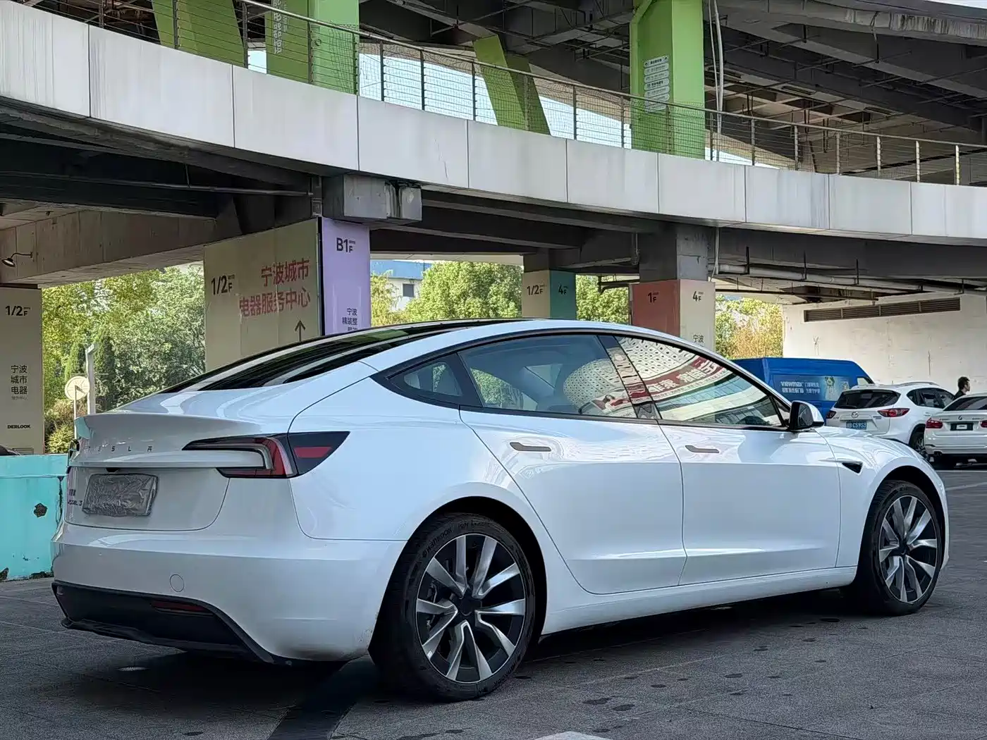 TESLA MODEL 3