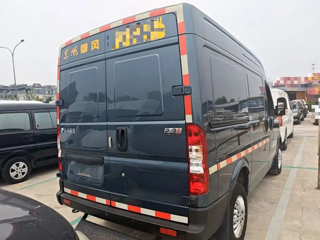 Dongfeng Yufeng Yufeng 2024 2023 V9+ 2.3T Manual FWD Van Short Wheelbase Medium Roof 3 Seater