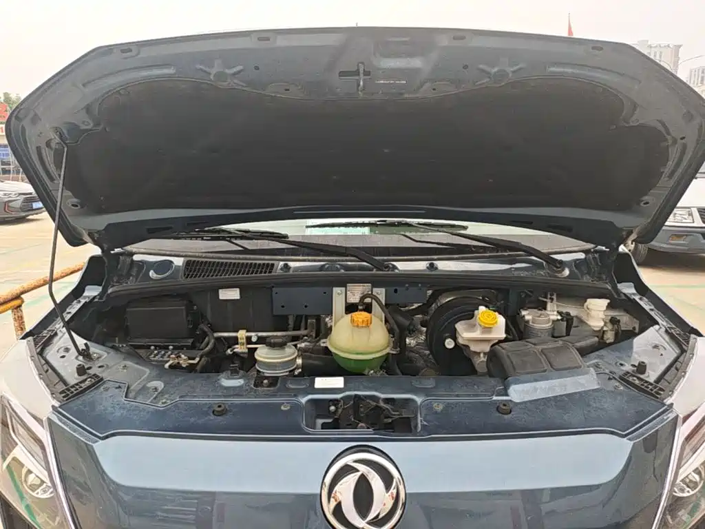Dongfeng Yufeng Yufeng 2024 2023 V9+ 2.3T Manual FWD Van Short Wheelbase Medium Roof 3 Seater