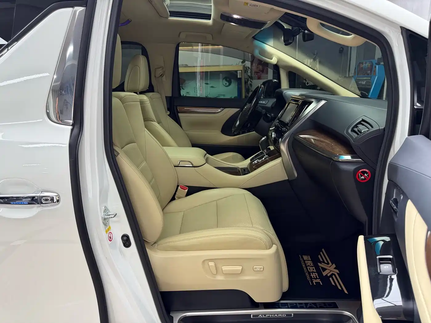 Toyota Alphard 2018 3.5L Premium фото 38