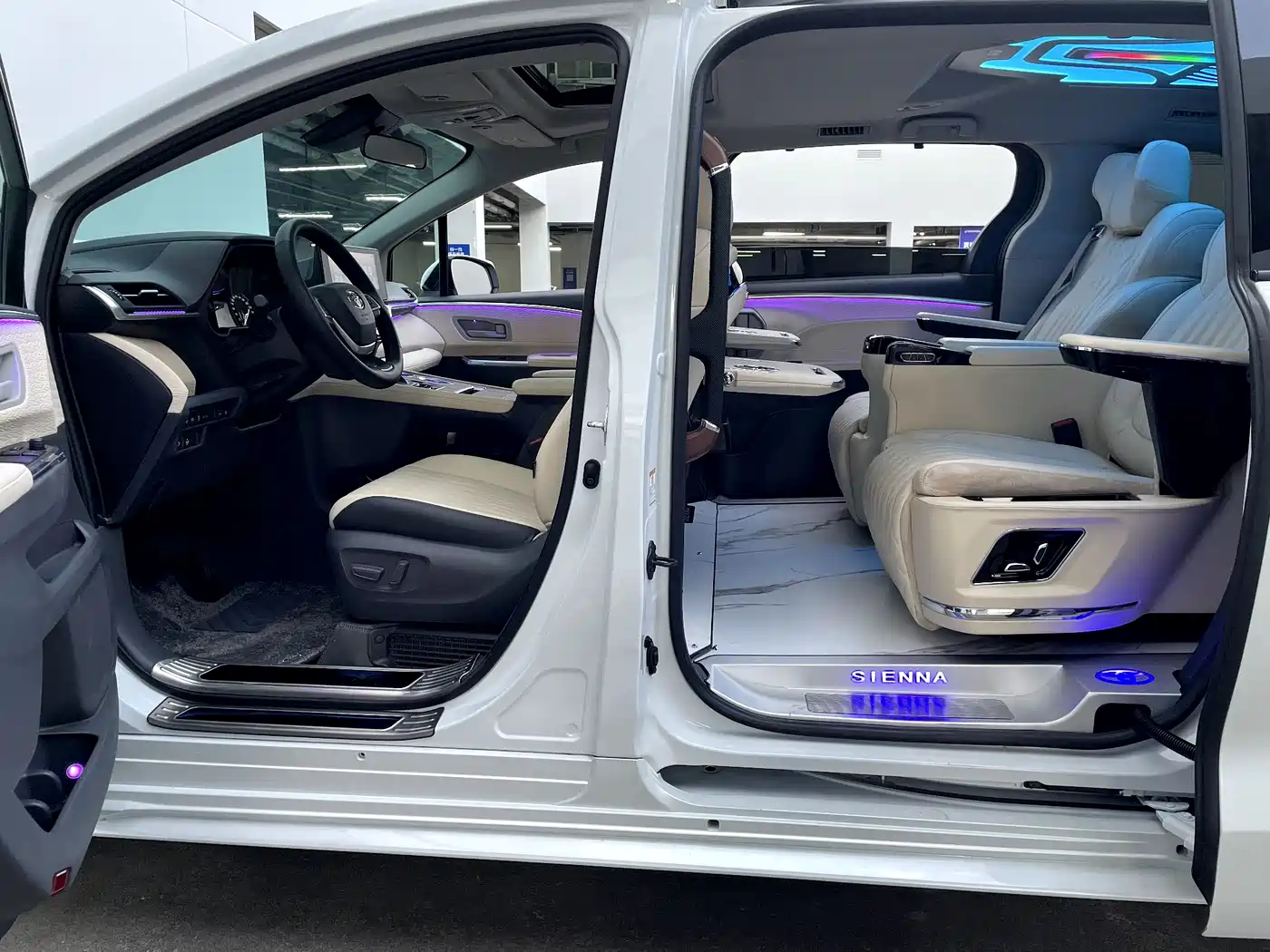 Toyota Sienna 2024 2.5L Hybrid Comfort Edition фото 23