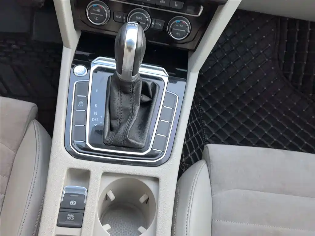 Volkswagen Magotan 2017 330TSI DSG Luxury фото 9