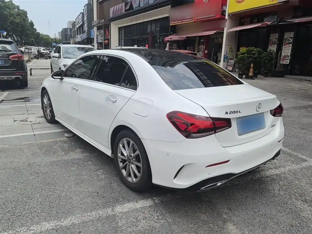 Mercedes-Benz A-Class 2019 A 200 L Sport Sedan фото 5