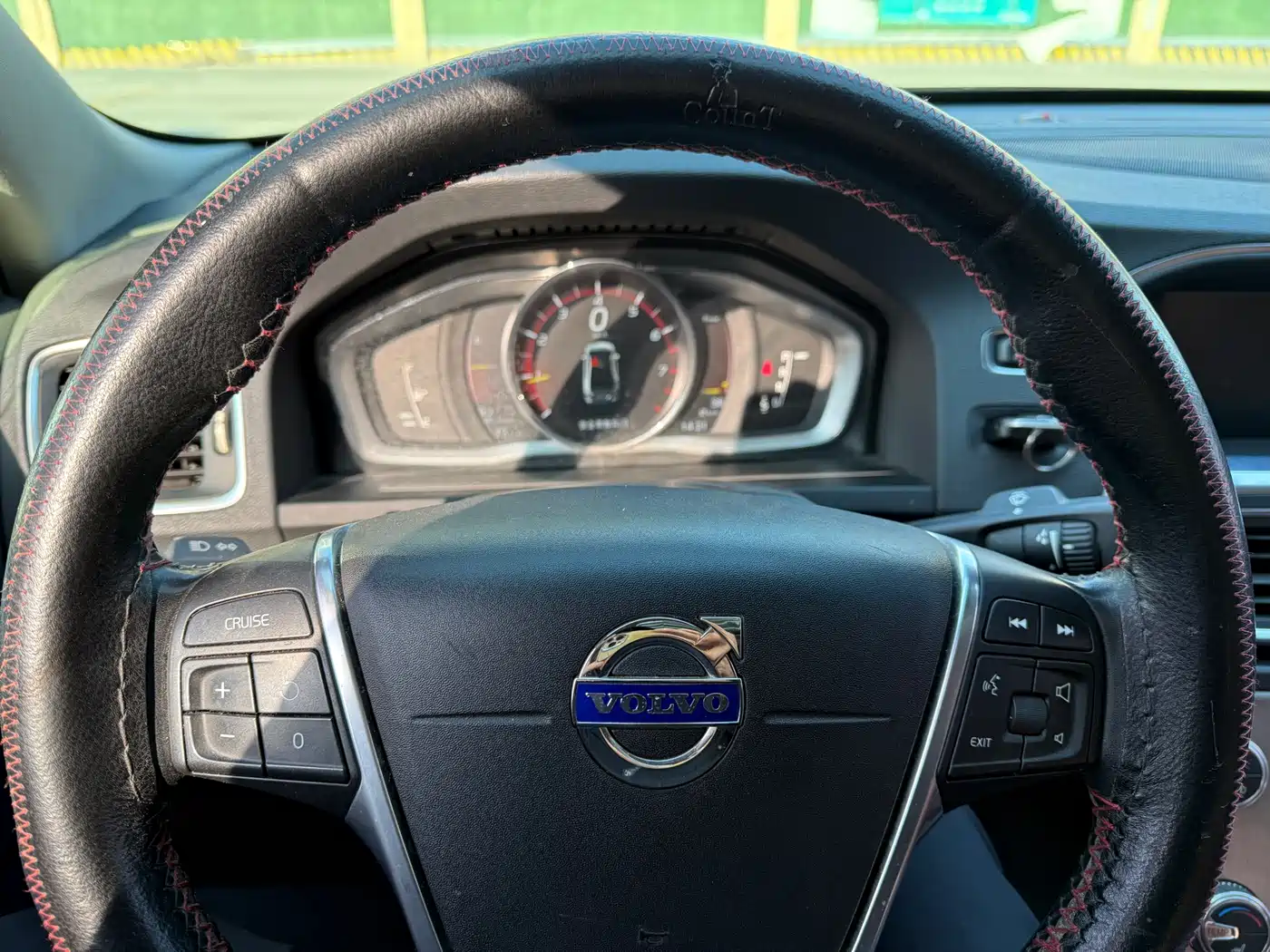 Фото 12 - Volvo S60