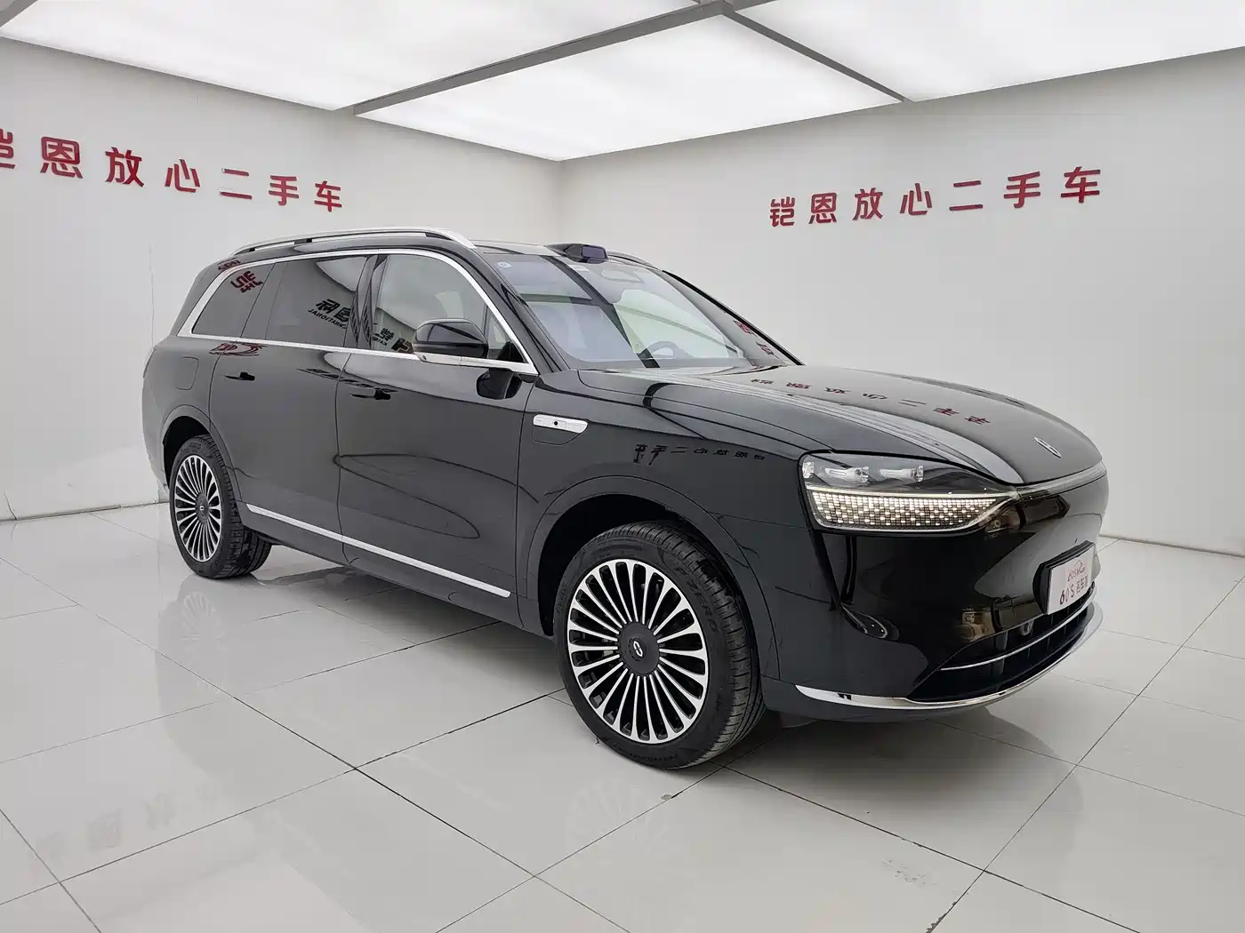 AITO Wenjie AITO M9 2024 Extended Range Max 42kWh 5-seater фото 3