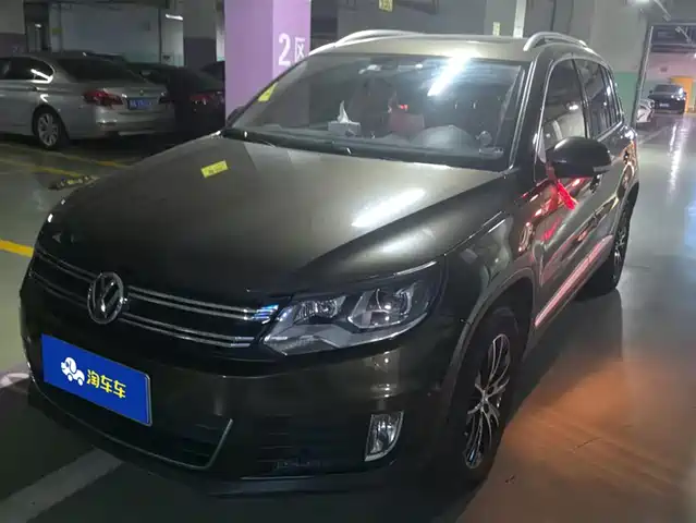 VOLKSWAGEN TIGUAN