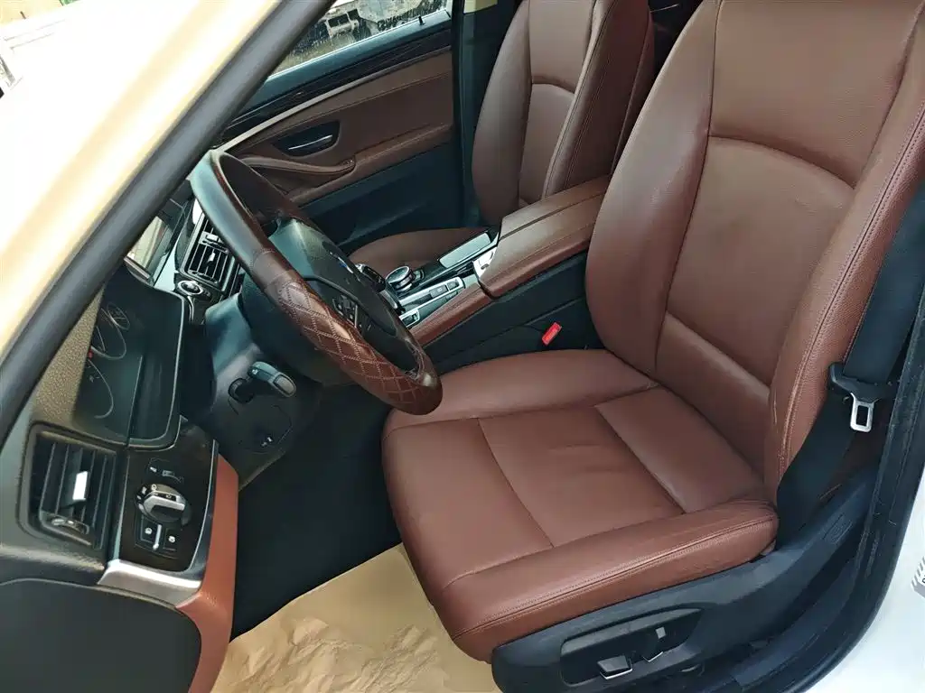 BMW 5 Series 2014 525Li Leading фото 11